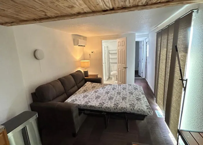 Of The Hill 3rd Street Homestay