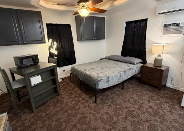 Of The Hill 3rd Street Homestay